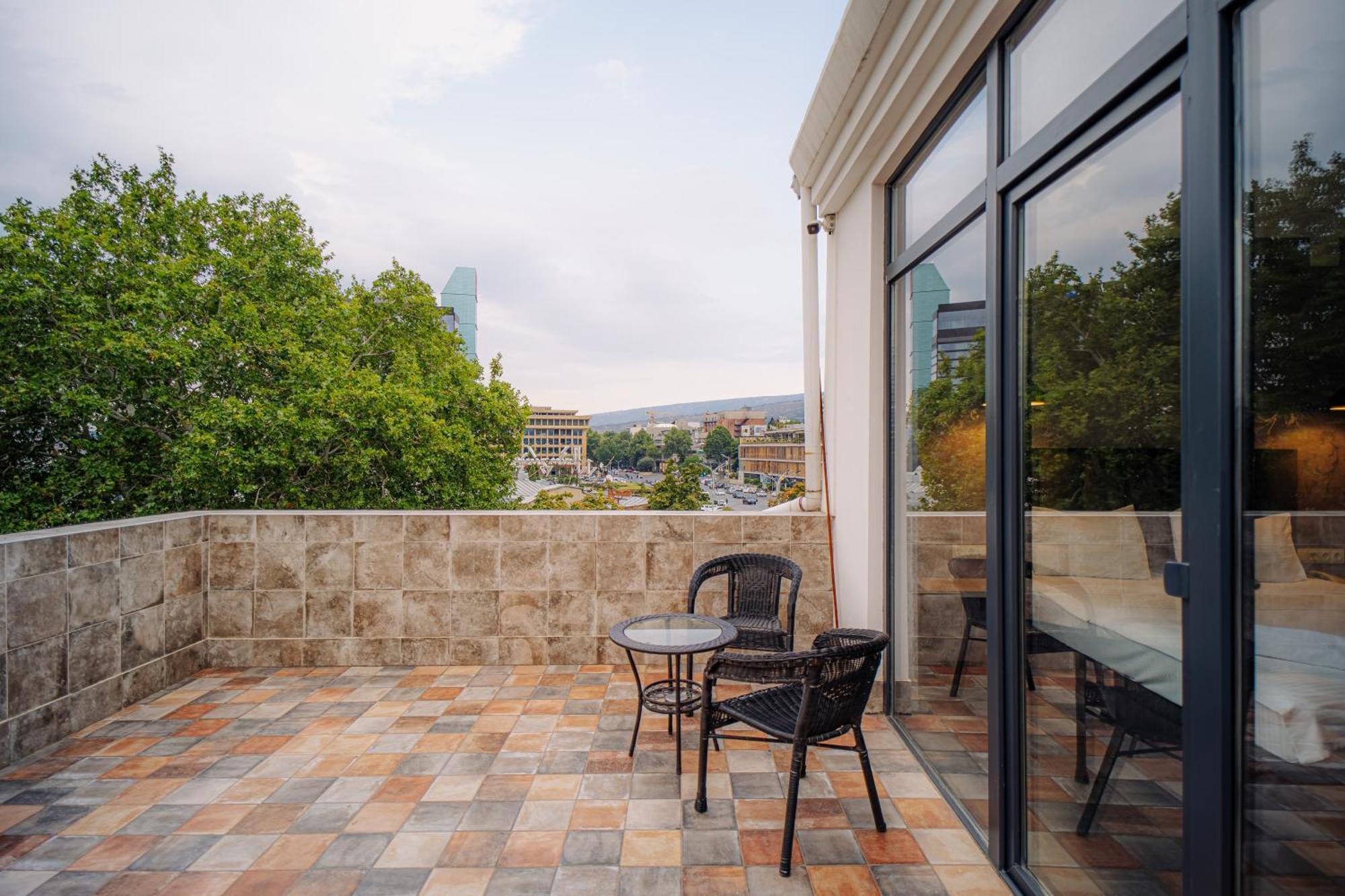 Hotel Day Inn Tbilisi Exterior foto
