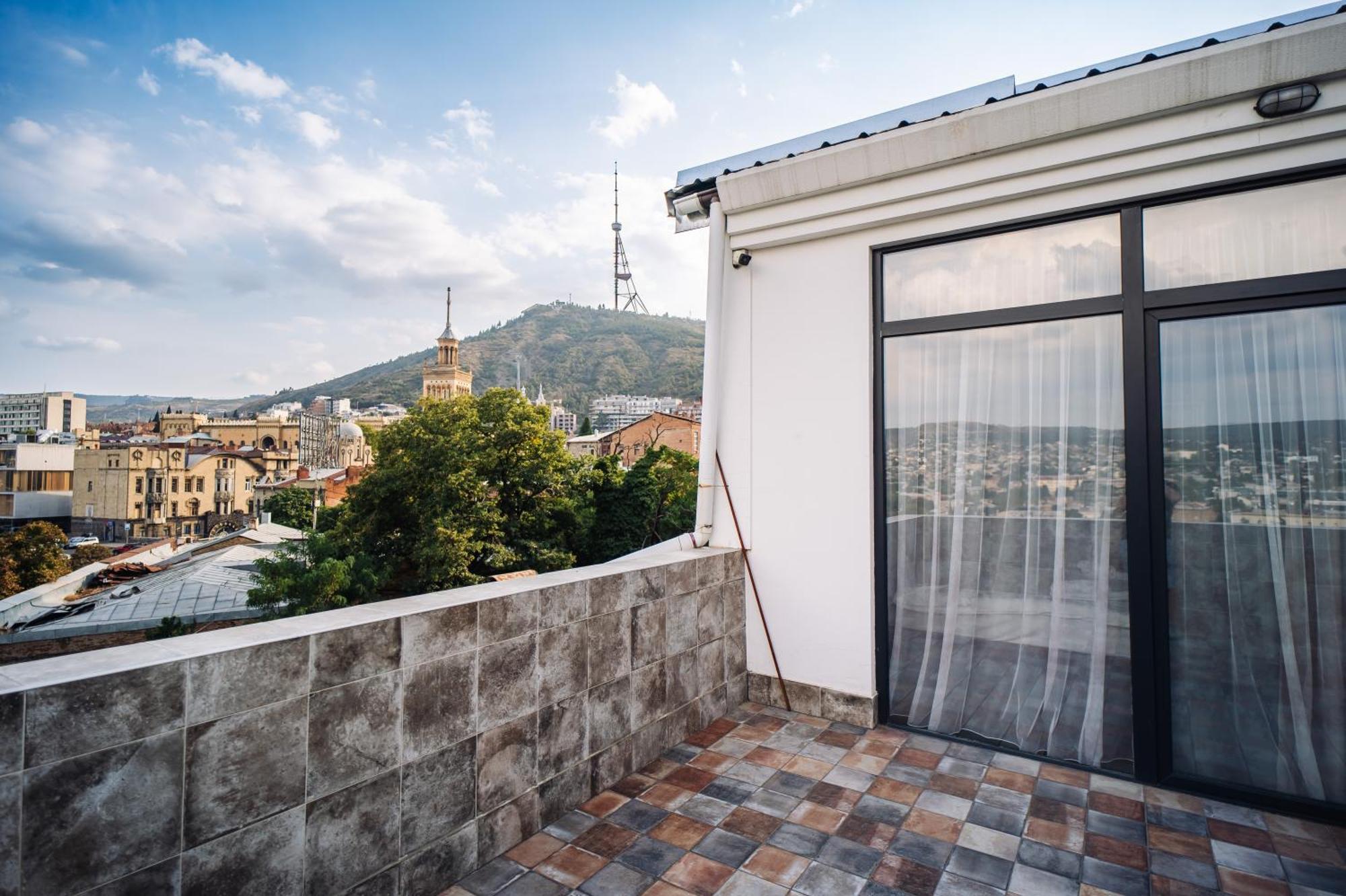 Hotel Day Inn Tbilisi Exterior foto